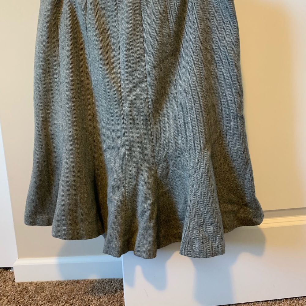 Grey herringbone flirty skirt from Chaps. Size 8p